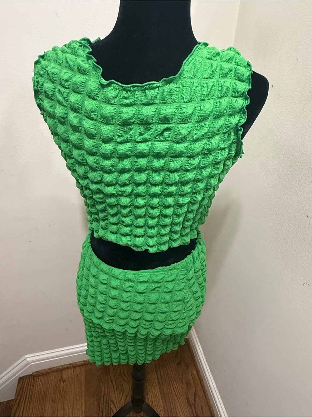Textured Green Two-Piece Set - Picture 2 of 2